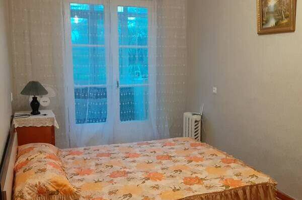 Двухкомнатная квартира в центре Пицунды