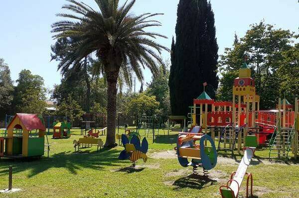 Двухкомнатная квартира в центре Пицунды