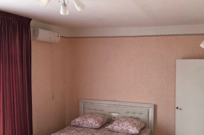 Двухкомнатная квартира на Лакоба 10