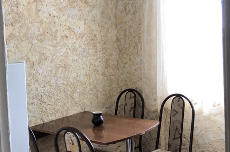 Двухкомнатная квартира на Лакоба 10