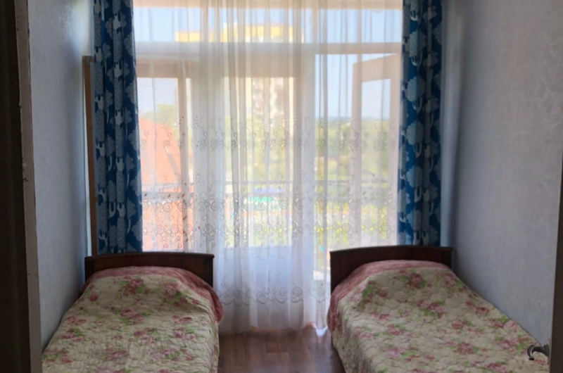 Двухкомнатная квартира на Лакоба 10