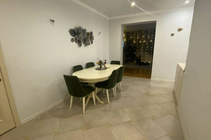 Трехкомнатная квартира у моря