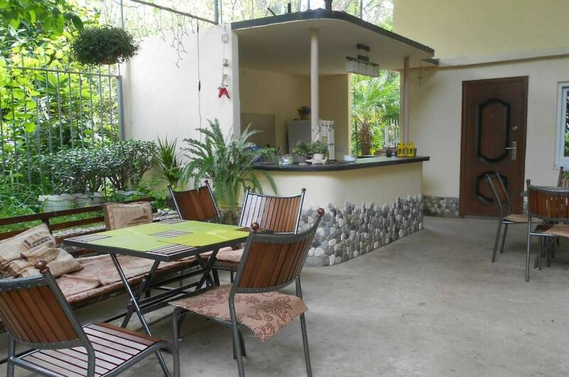 Уютный дом у подножия горы