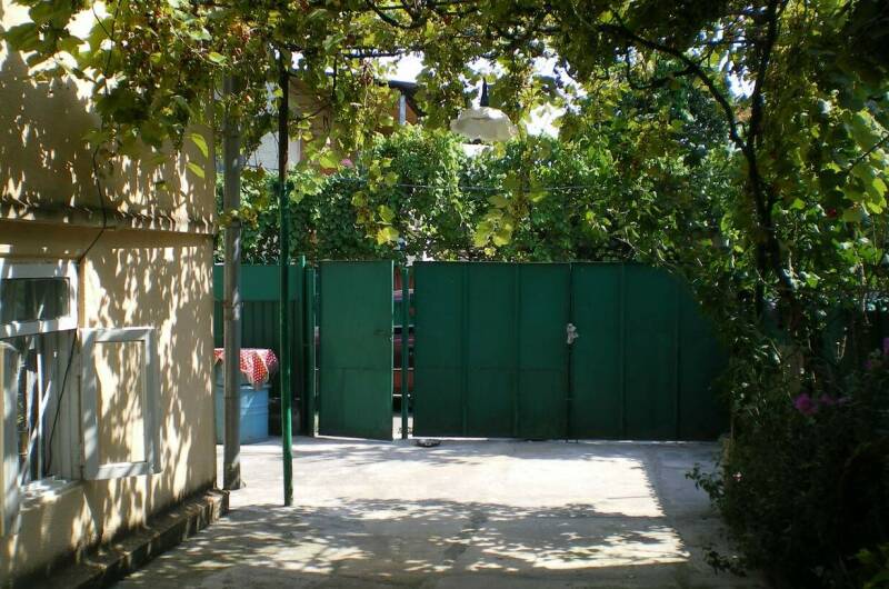 Душевный домик рядом с морем и озером