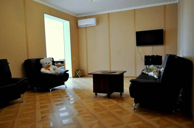 3-х комнатная квартира в центре на берегу моря