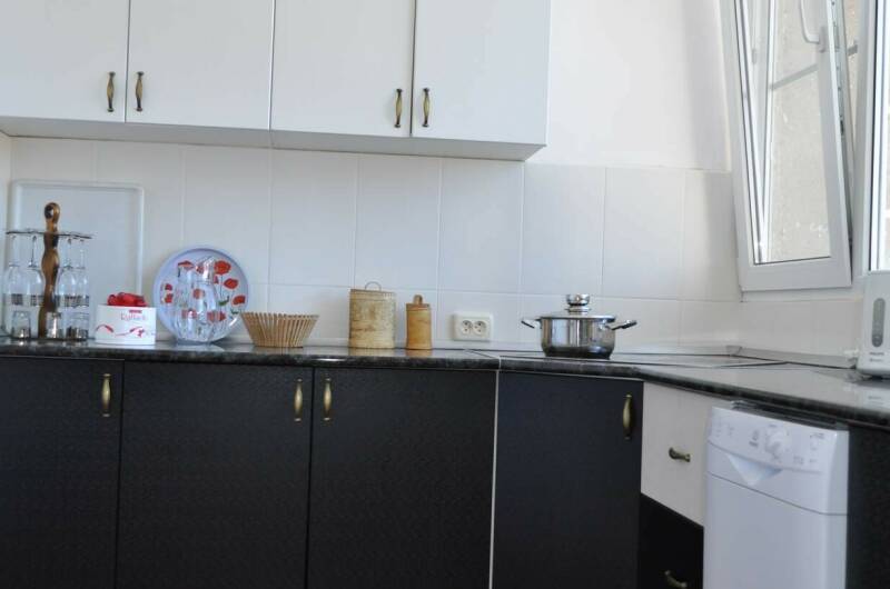 3-х комнатная квартира в центре на берегу моря