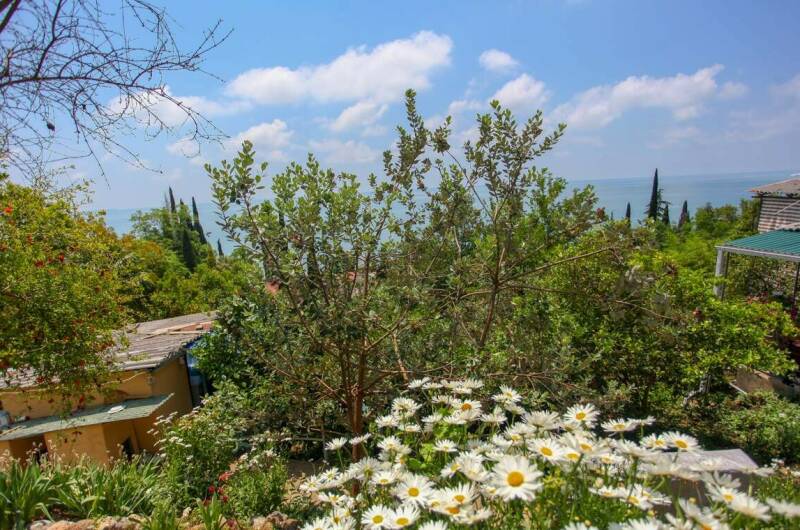 Гостевой дом «Колоннада» на Героев 16 марта