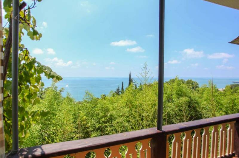 Гостевой дом «Колоннада» на Героев 16 марта