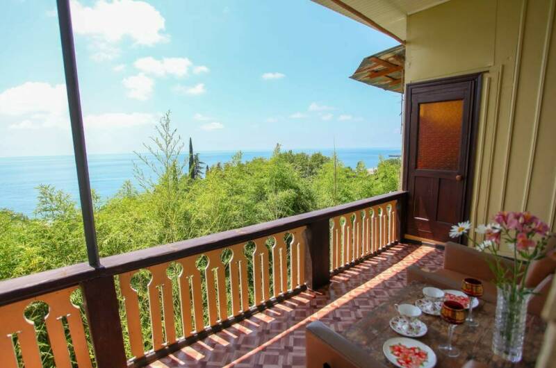 Гостевой дом «Колоннада» на Героев 16 марта