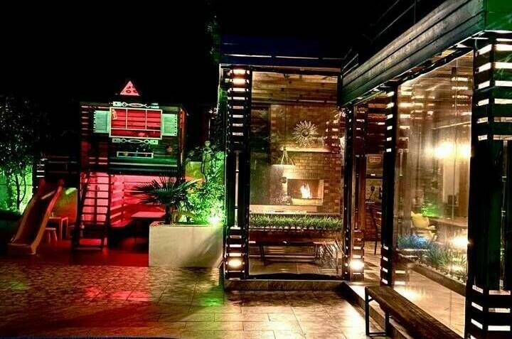 Коттедж с бассейном и баней у моря