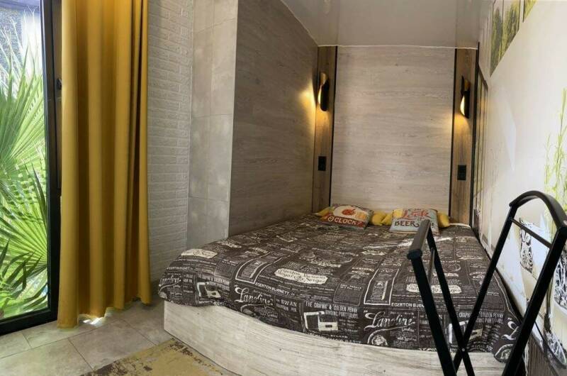 Коттедж с бассейном и баней у моря